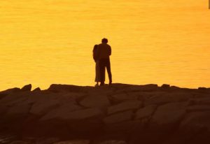 夫が死別して寂しい！話し相手もいない人の立ち直り方とは