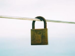 老人の一人暮らしは寂しい！「孤独感寂しさ」を解消する方法